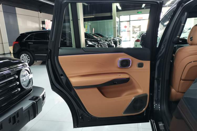 Used Hyptec HL 2025 700 Ultra Six-Seater All-Wheel-Drive LiDAR Version Interior 8