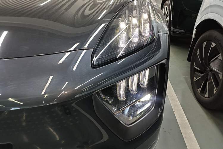 Used Hyptec HL 2025 700 Ultra Six-Seater All-Wheel-Drive LiDAR Version Left Front Headlight