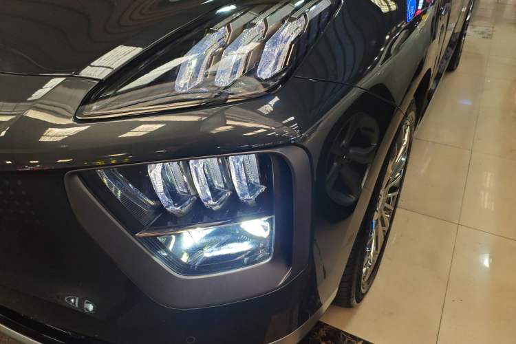 Used Hyptec HL 2025 700 Ultra Six-Seater All-Wheel-Drive LiDAR Version Left Front Headlight
