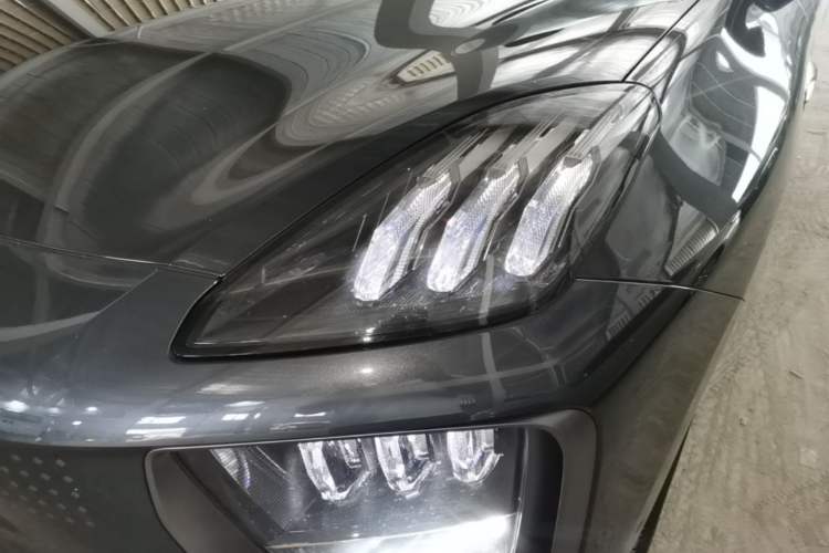 Used Hyptec HL 2025 700 Ultra Six-Seater All-Wheel-Drive LiDAR Version Left Front Headlight