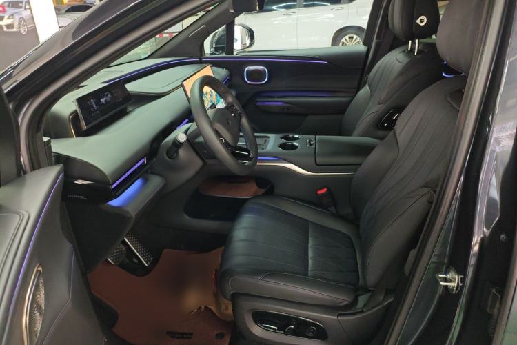 Used Hyptec HL 2025 700 Ultra Six-Seater All-Wheel-Drive LiDAR Version Left Front Seat
