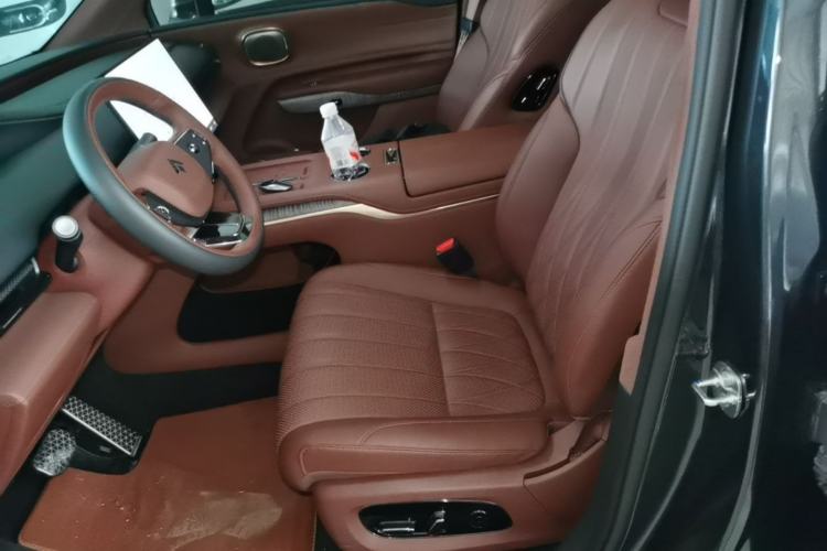 Used Hyptec HL 2025 700 Ultra Six-Seater All-Wheel-Drive LiDAR Version Left Front Seat