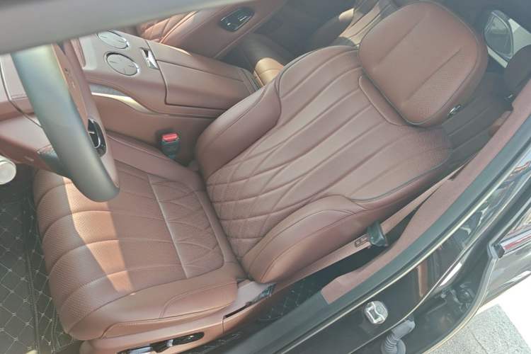 Used Hyptec HL 2025 700 Ultra Six-Seater All-Wheel-Drive LiDAR Version Left Front Seat