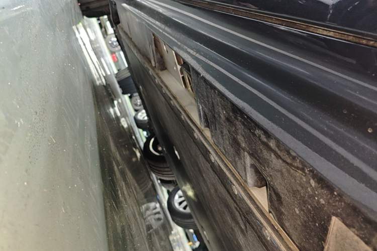 Used Hyptec HL 2025 700 Ultra Six-Seater All-Wheel-Drive LiDAR Version Left Side Sill