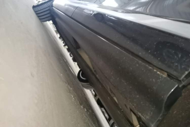 Used Hyptec HL 2025 700 Ultra Six-Seater All-Wheel-Drive LiDAR Version Left Side Sill