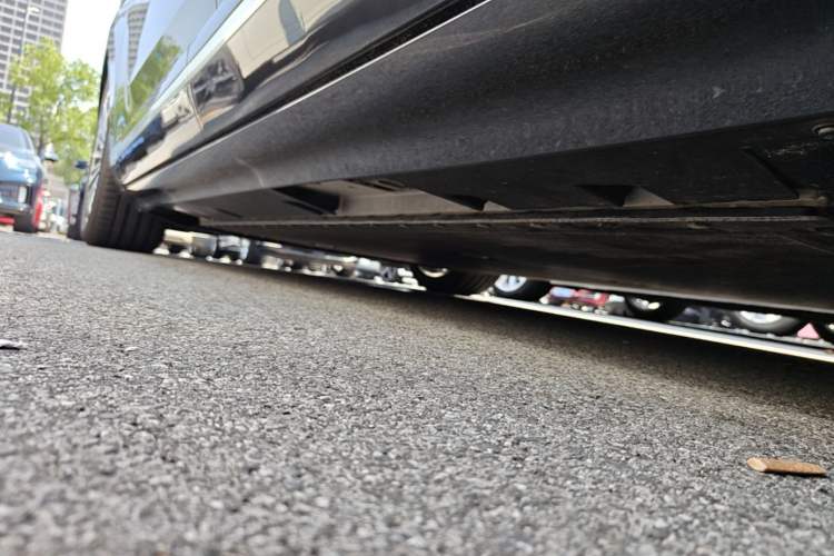 Used Hyptec HL 2025 700 Ultra Six-Seater All-Wheel-Drive LiDAR Version Left Side Sill