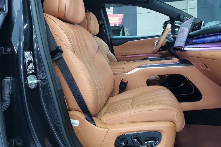 Used Hyptec HL 2025 700 Ultra Six-Seater All-Wheel-Drive LiDAR Version Right Front Seat
