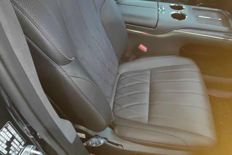 Used Hyptec HL 2025 700 Ultra Six-Seater All-Wheel-Drive LiDAR Version Right Front Seat
