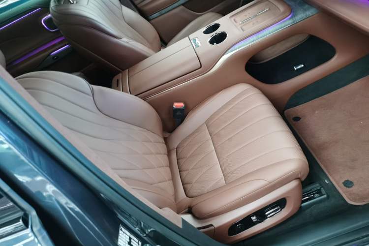 Used Hyptec HL 2025 700 Ultra Six-Seater All-Wheel-Drive LiDAR Version Right Front Seat