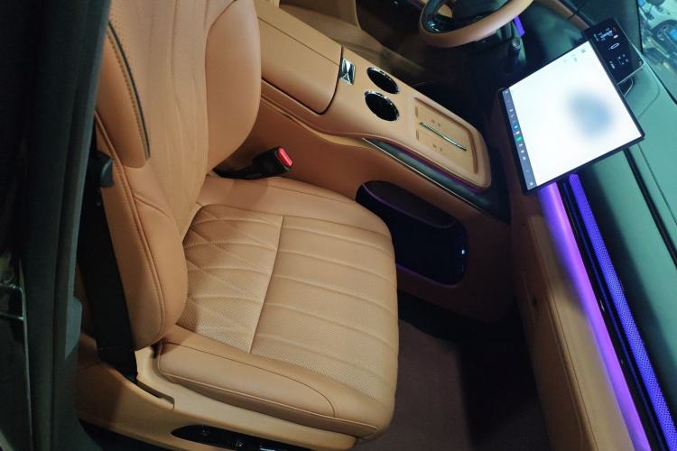 Used Hyptec HL 2025 700 Ultra Six-Seater All-Wheel-Drive LiDAR Version Right Front Seat