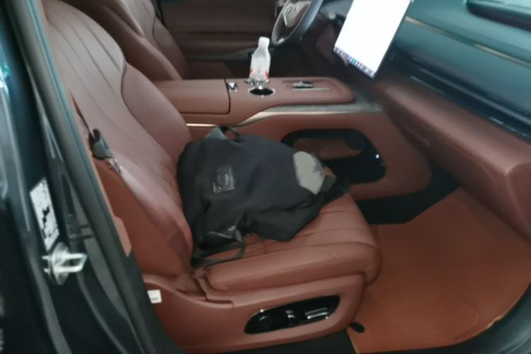 Used Hyptec HL 2025 700 Ultra Six-Seater All-Wheel-Drive LiDAR Version Right Front Seat