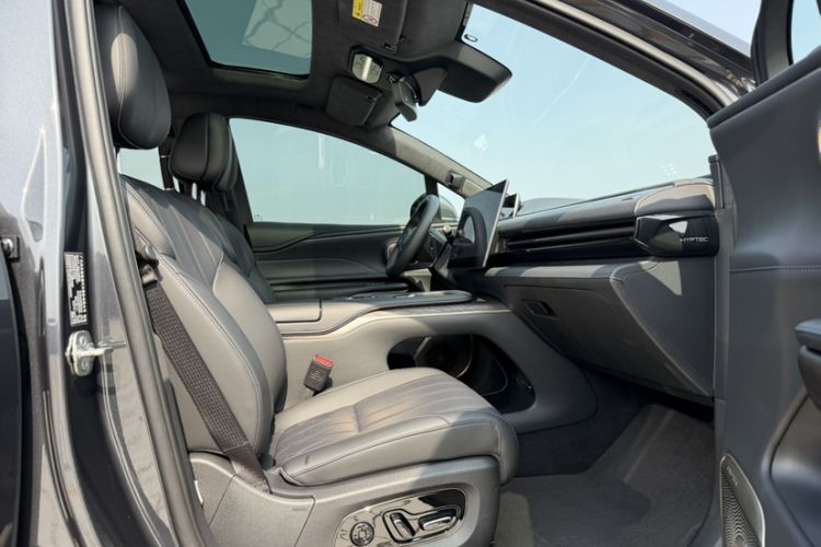 Used Hyptec HL 2025 700 Ultra Six-Seater All-Wheel-Drive LiDAR Version Right Front Seat