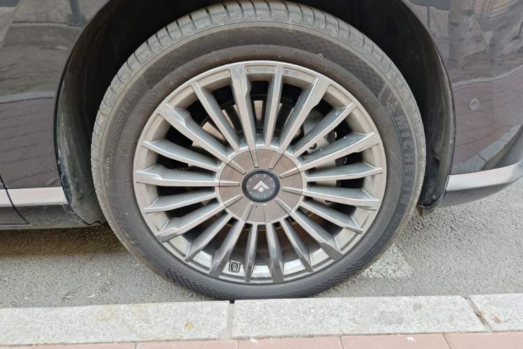 Used Hyptec HL 2025 Model Revised 350 Max Six-Seater LiDAR Edition Right Front Wheel Hub
