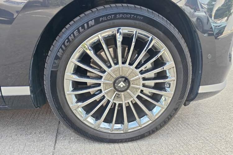Used Hyptec HL 2025 Model 350 Pro Six-Seater LiDAR Edition Right Front Wheel Hub