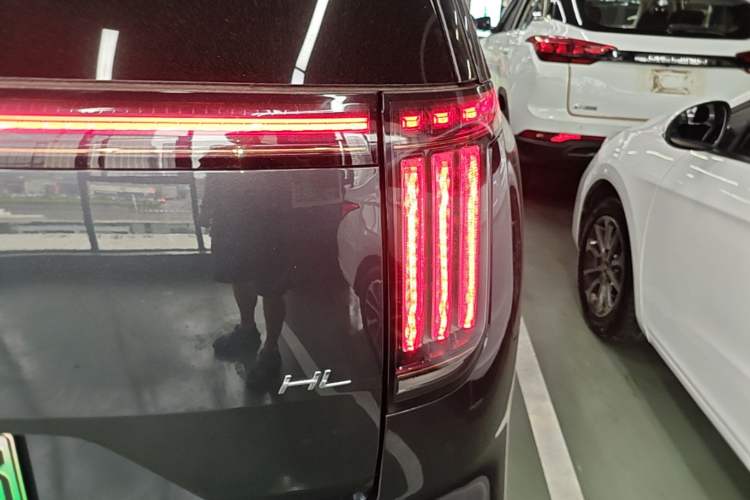 Used Hyptec HL 2025 700 Ultra Six-Seater All-Wheel-Drive LiDAR Version Right Rear Taillight
