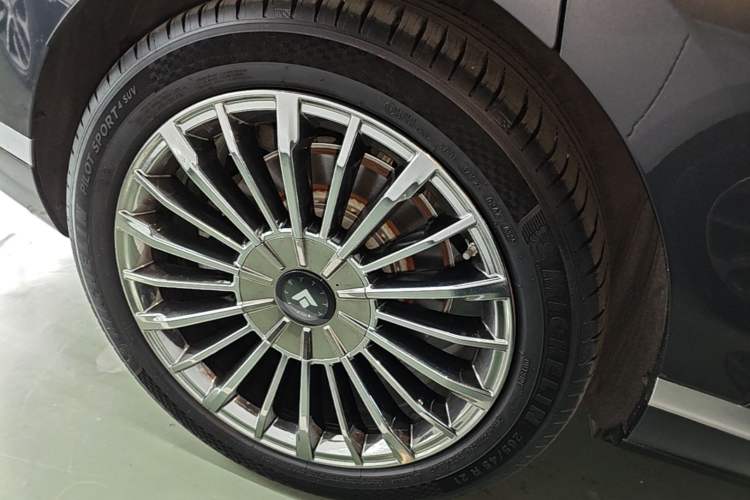 Used Hyptec HL 2025 700 Ultra Six-Seater All-Wheel-Drive LiDAR Version Right Rear Wheel Hub