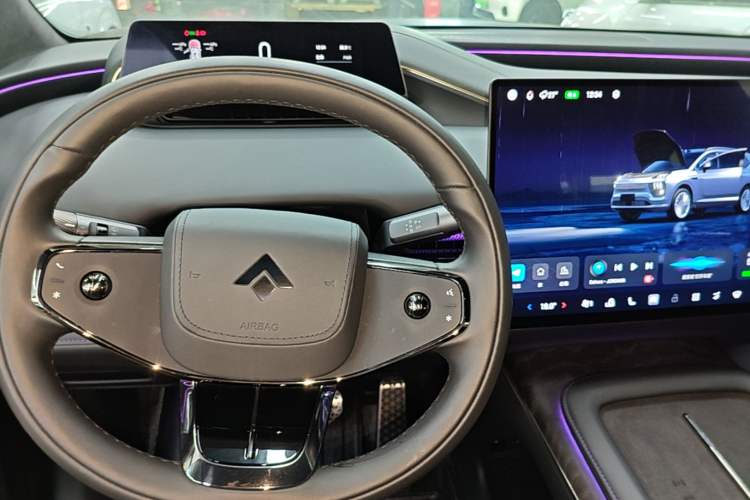 Used Hyptec HL 2025 700 Ultra Six-Seater All-Wheel-Drive LiDAR Version Steering Wheel
