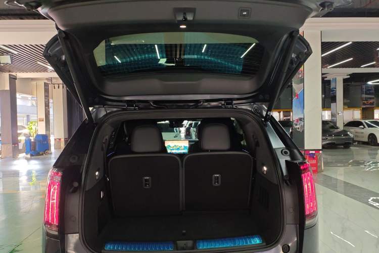 Used Hyptec HL 2025 700 Ultra Six-Seater All-Wheel-Drive LiDAR Version Trunk