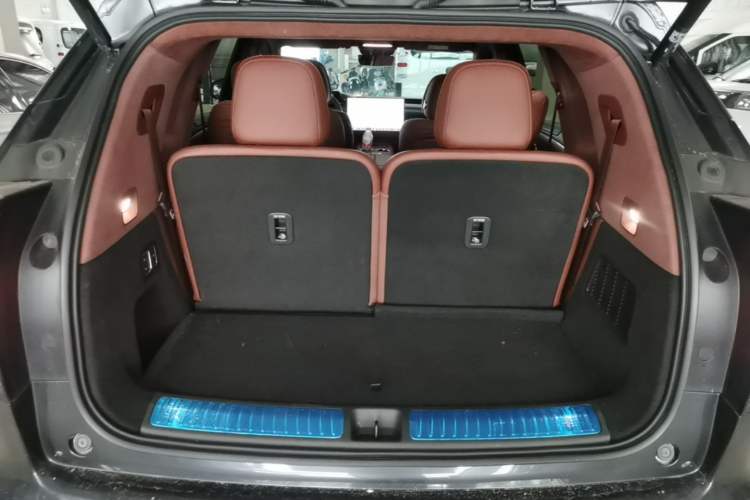 Used Hyptec HL 2025 700 Ultra Six-Seater All-Wheel-Drive LiDAR Version Trunk