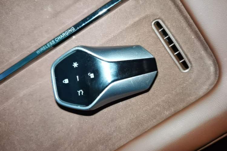 Used Hyptec HL 2025 700 Ultra Six-Seater All-Wheel-Drive LiDAR Version Vehicle Key