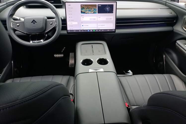 Used Hyptec HL 2025 700 Ultra Six-Seater All-Wheel-Drive LiDAR Version Center Console
