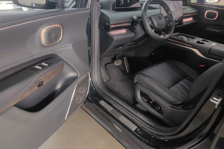 Used Hyptec HL 2025 700 Ultra Six-Seater All-Wheel-Drive LiDAR Version Driver Seat