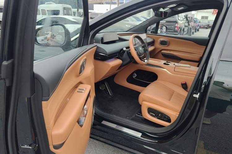 Used Hyptec HL 2025 700 Ultra Six-Seater All-Wheel-Drive LiDAR Version Driver Seat