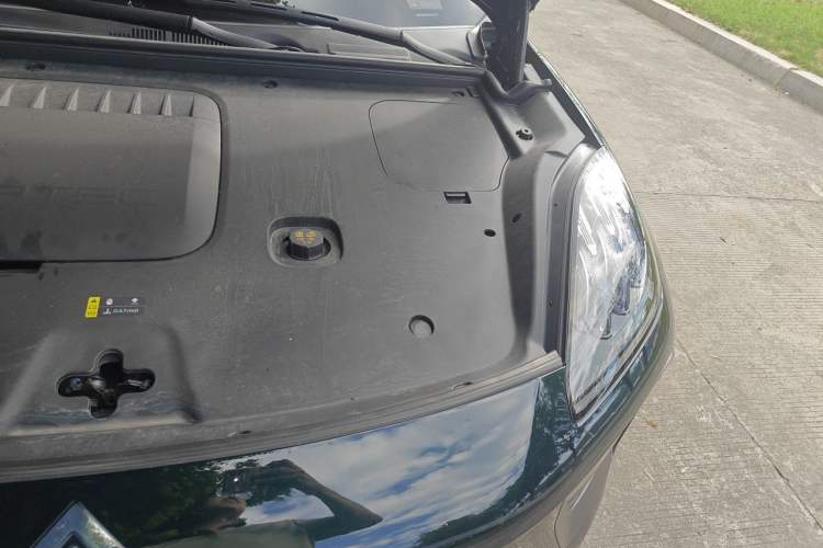 Used Hyptec HL 2025 350 Max Six-Seater LiDAR Version Engine Bay Left