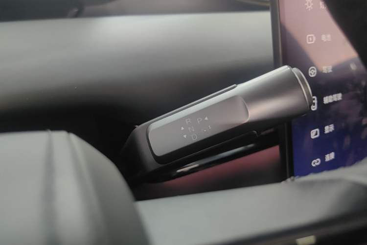 Used Hyptec HL 2025 700 Ultra Six-Seater All-Wheel-Drive LiDAR Version Gear Lever