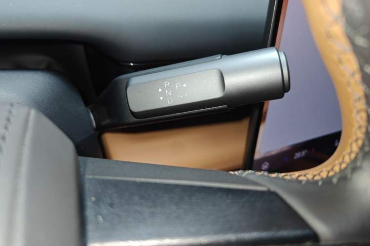 Used Hyptec HL 2025 700 Ultra Six-Seater All-Wheel-Drive LiDAR Version Gear Lever