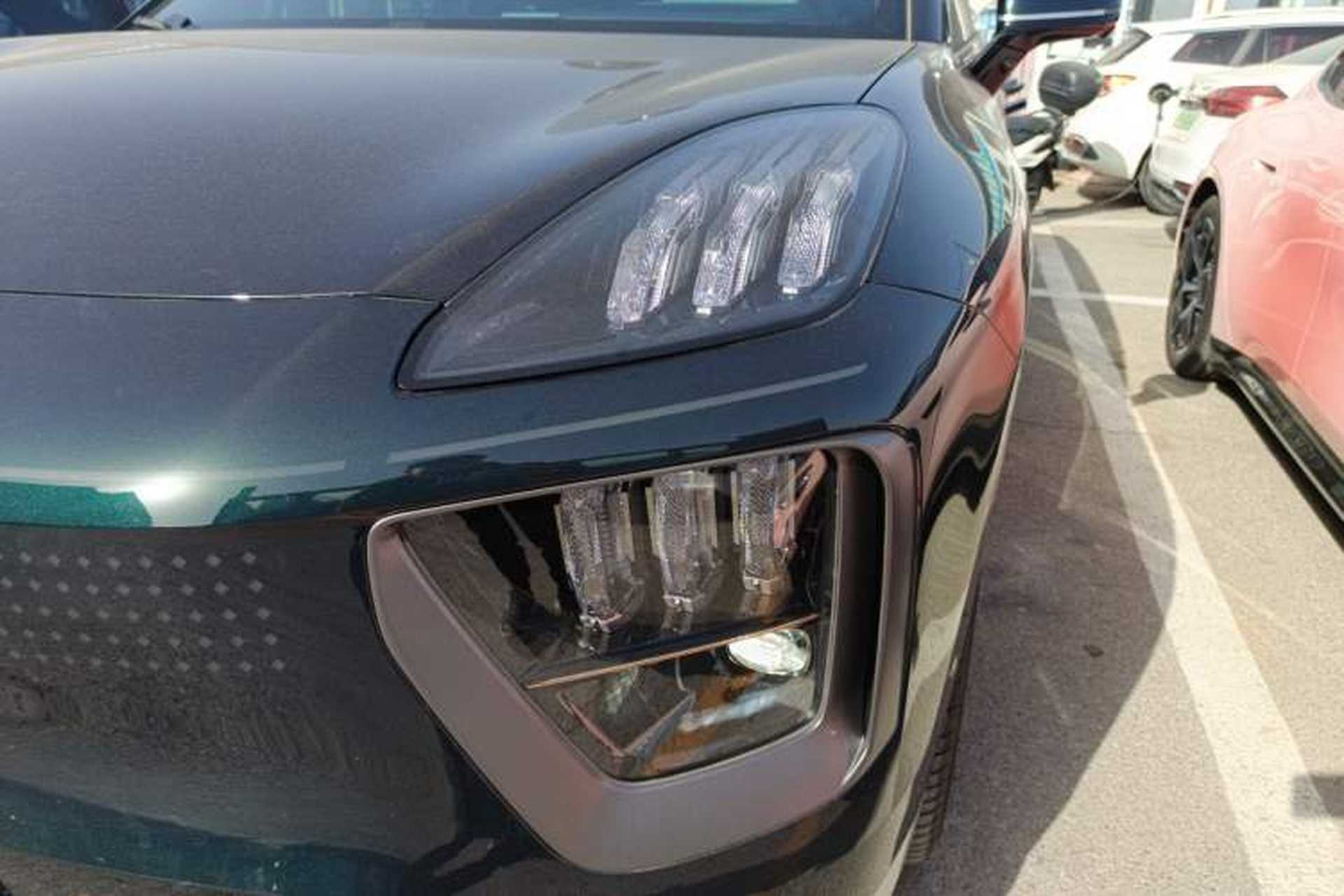 Used Hyptec HL 2025 700 Ultra Six-Seater All-Wheel-Drive LiDAR Version Left Front Headlight