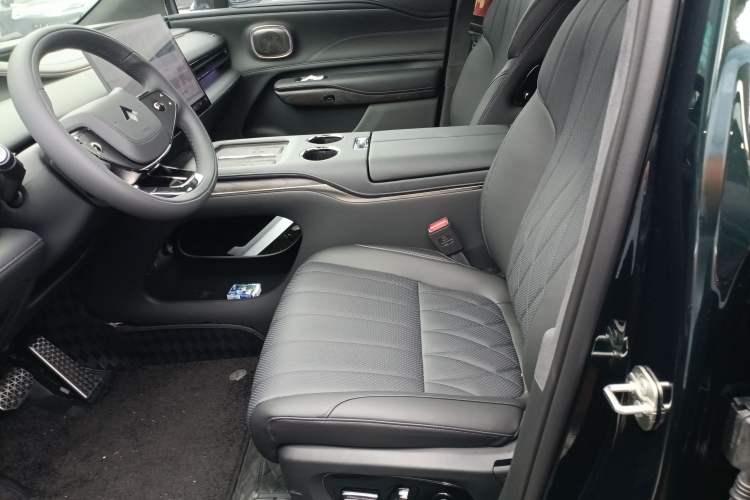 Used Hyptec HL 2025 700 Ultra Six-Seater All-Wheel-Drive LiDAR Version Left Front Seat