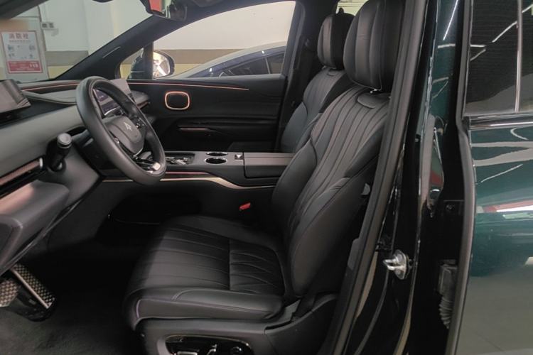 Used Hyptec HL 2025 700 Ultra Six-Seater All-Wheel-Drive LiDAR Version Left Front Seat