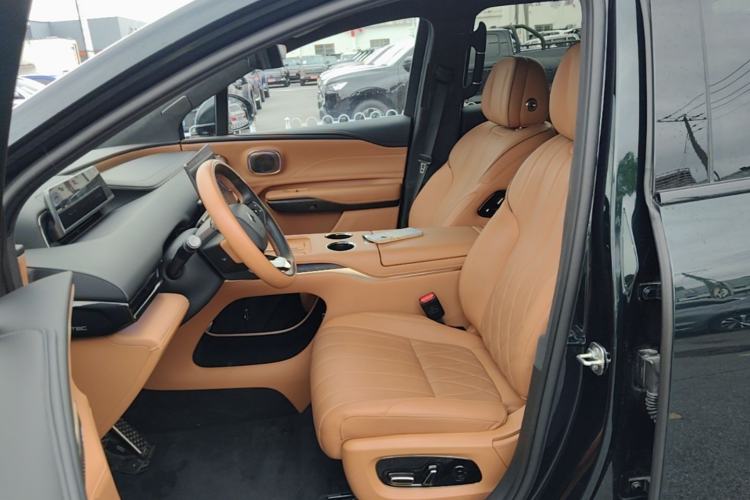 Used Hyptec HL 2025 700 Ultra Six-Seater All-Wheel-Drive LiDAR Version Left Front Seat