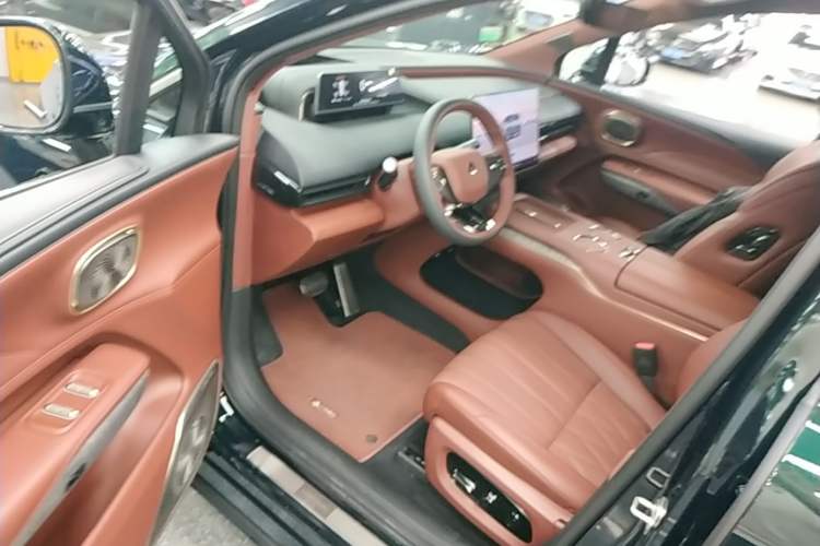 Used Hyptec HL 2025 Model Revised 350 Max Six-Seater LiDAR Edition Left Front Seat