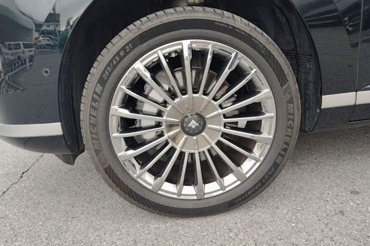 Used Hyptec HL 2025 700 Ultra Six-Seater All-Wheel-Drive LiDAR Version Left Front Wheel Hub