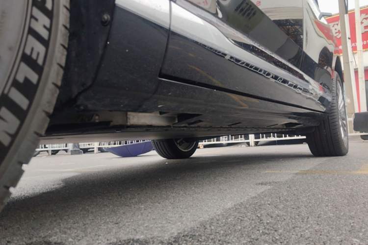 Used Hyptec HL 2025 700 Ultra Six-Seater All-Wheel-Drive LiDAR Version Left Side Sill