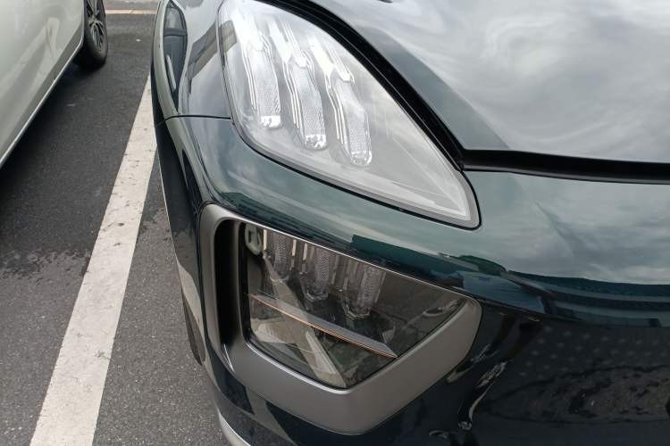 Used Hyptec HL 2025 700 Ultra Six-Seater All-Wheel-Drive LiDAR Version Right Front Headlight