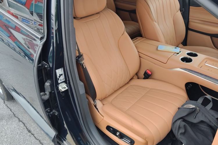 Used Hyptec HL 2025 700 Ultra Six-Seater All-Wheel-Drive LiDAR Version Right Front Seat