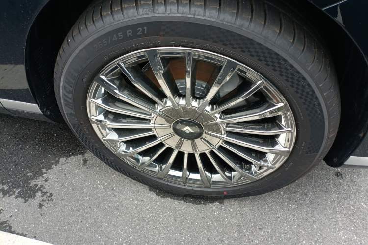 Used Hyptec HL 2025 700 Ultra Six-Seater All-Wheel-Drive LiDAR Version Right Front Wheel Hub