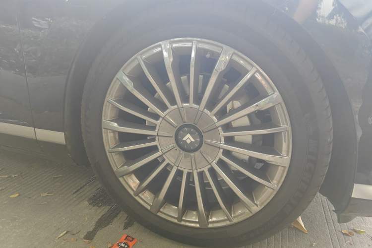 Used Hyptec HL 2025 350 Max Six-Seater LiDAR Version Right Front Wheel Hub