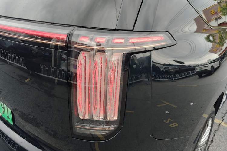 Used Hyptec HL 2025 700 Ultra Six-Seater All-Wheel-Drive LiDAR Version Right Rear Taillight
