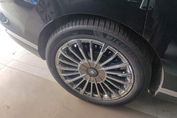 Used Hyptec HL 2025 700 Ultra Six-Seater All-Wheel-Drive LiDAR Version Right Rear Wheel Hub
