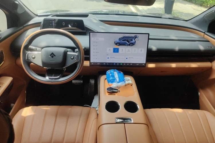 Used Hyptec HL 2025 700 Ultra Six-Seater All-Wheel-Drive LiDAR Version Center Console