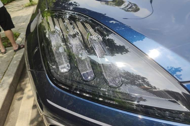 Used Hyptec HL 2025 700 Ultra Six-Seater All-Wheel-Drive LiDAR Version Right Front Headlight
