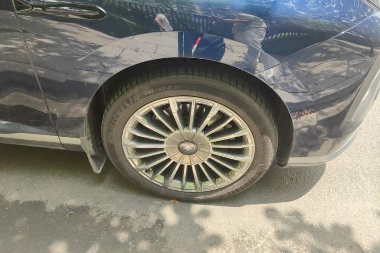 Used Hyptec HL 2025 700 Ultra Six-Seater All-Wheel-Drive LiDAR Version Right Front Wheel Hub