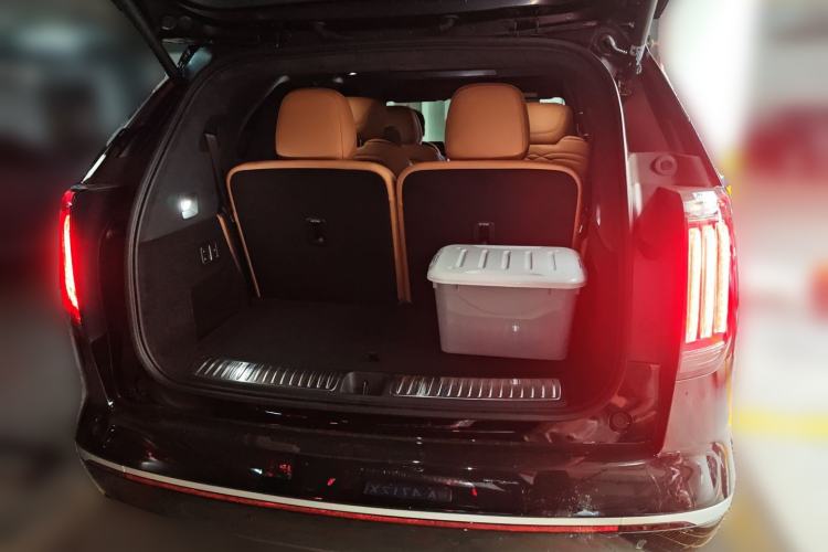 Used Hyptec HL 2025 700 Ultra Six-Seater All-Wheel-Drive LiDAR Version Trunk