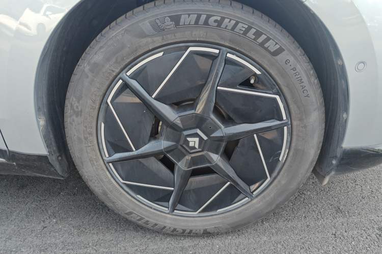 Used Hyptec HT 2023 670 Rear-Drive Ultra-High Voltage Version Right Front Wheel Hub