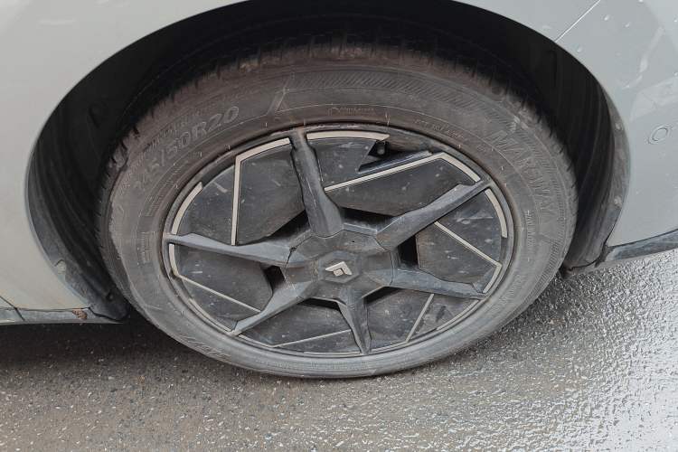 Used Hyptec HT 2024 670 Advanced Intelligent Driving Version Right Front Wheel Hub