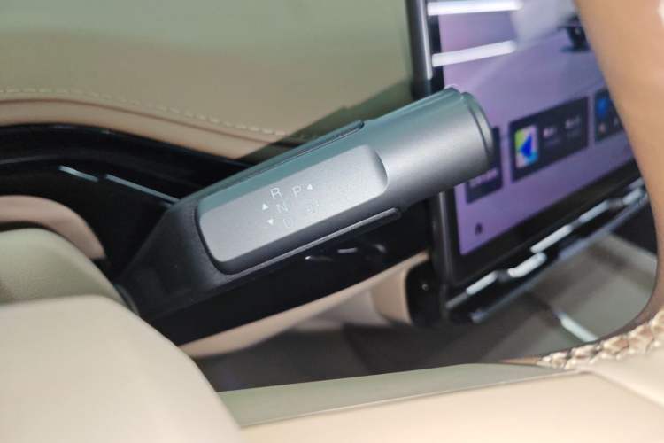 Used Hyptec HT 2023 600 Rear-Drive Tech Edition Gear Lever